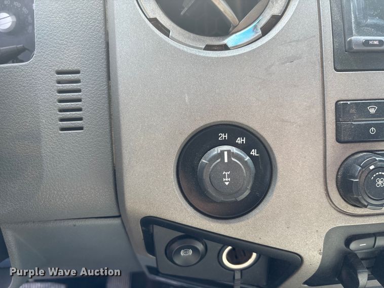 image for item EM5063 2015 Ford F250 Super Duty XLT Crew Cab pickup truck