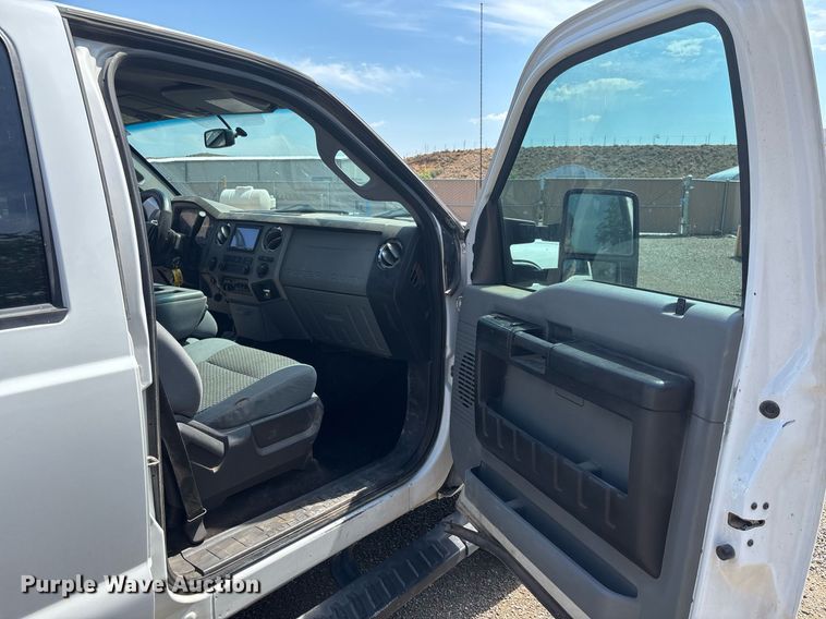 image for item EM5063 2015 Ford F250 Super Duty XLT Crew Cab pickup truck