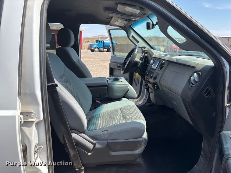 image for item EM5063 2015 Ford F250 Super Duty XLT Crew Cab pickup truck