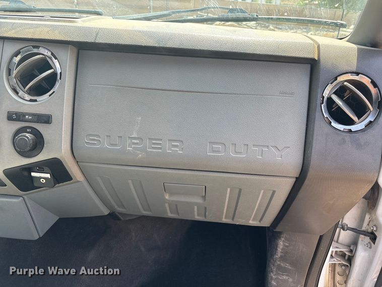 image for item EM5063 2015 Ford F250 Super Duty XLT Crew Cab pickup truck