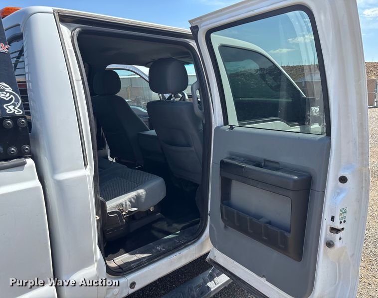 image for item EM5063 2015 Ford F250 Super Duty XLT Crew Cab pickup truck