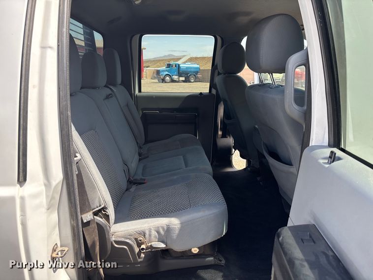 image for item EM5063 2015 Ford F250 Super Duty XLT Crew Cab pickup truck