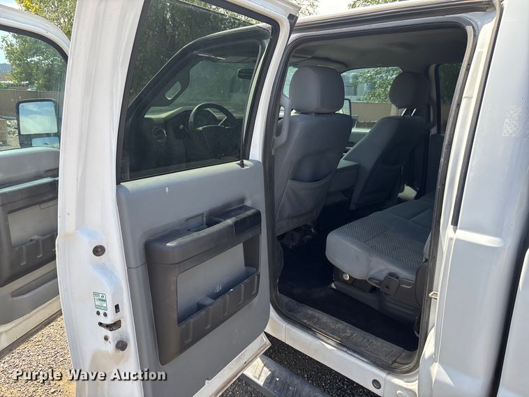 image for item EM5063 2015 Ford F250 Super Duty XLT Crew Cab pickup truck