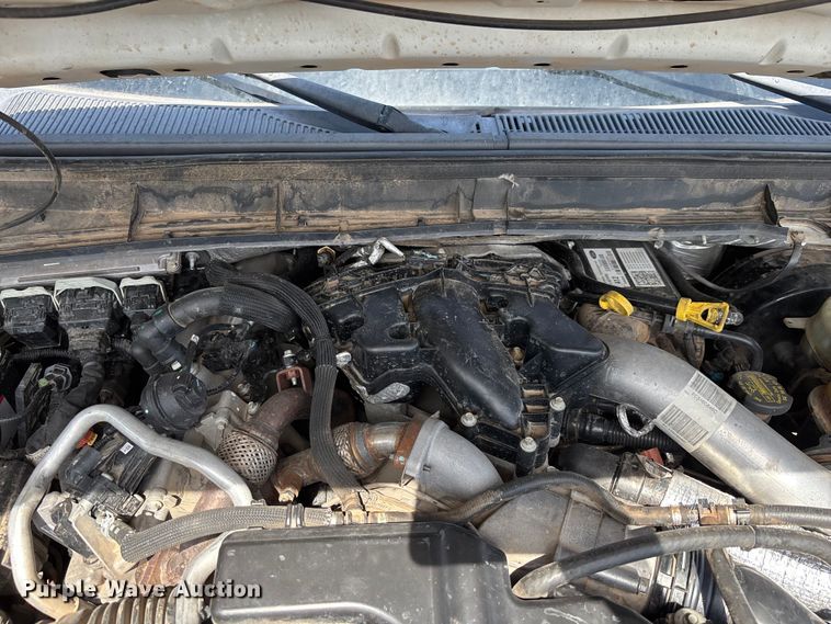 image for item EM5063 2015 Ford F250 Super Duty XLT Crew Cab pickup truck