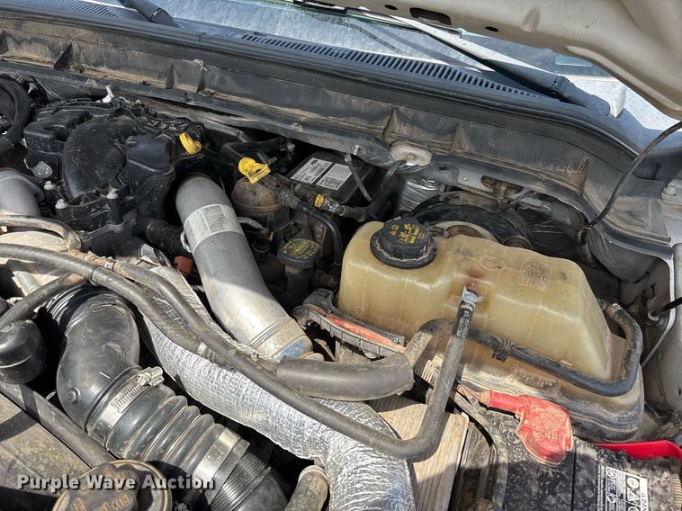 image for item EM5063 2015 Ford F250 Super Duty XLT Crew Cab pickup truck