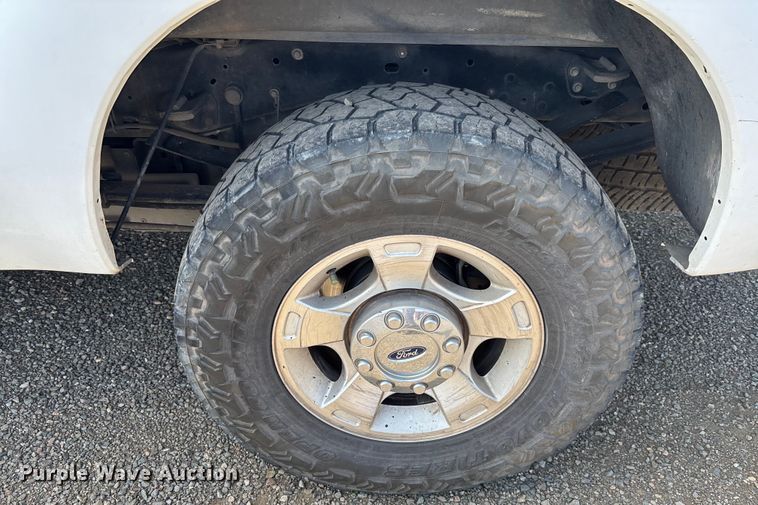 image for item EM5063 2015 Ford F250 Super Duty XLT Crew Cab pickup truck