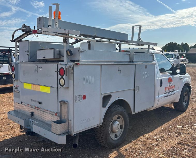 image for item EM5067 2006 Ford F350 Super Duty XL utility bed pickup truck