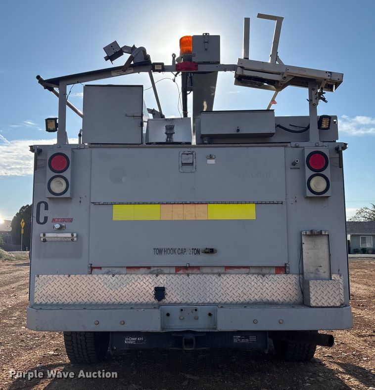 image for item EM5067 2006 Ford F350 Super Duty XL utility bed pickup truck