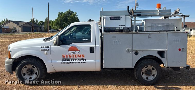 image for item EM5067 2006 Ford F350 Super Duty XL utility bed pickup truck