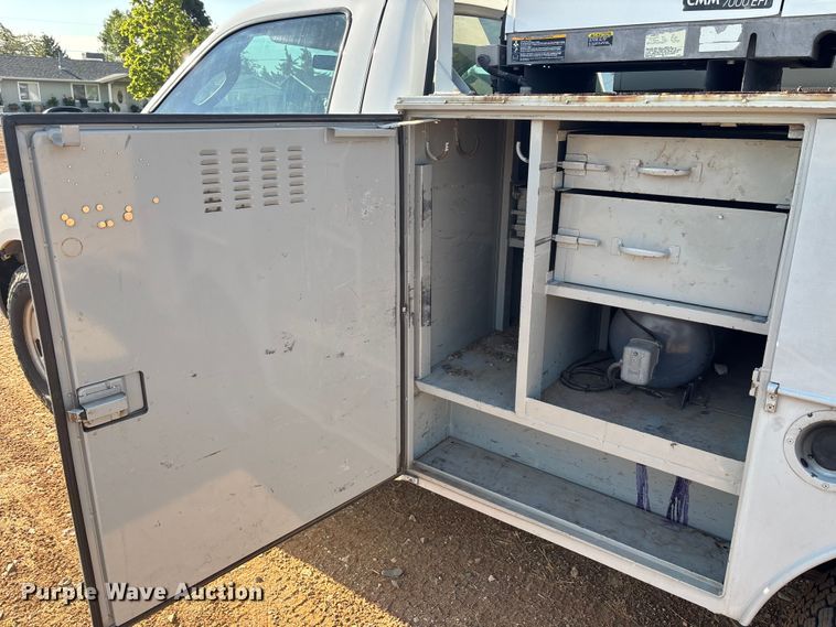 image for item EM5067 2006 Ford F350 Super Duty XL utility bed pickup truck