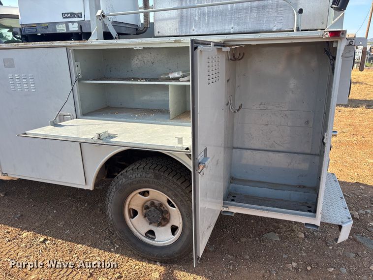 image for item EM5067 2006 Ford F350 Super Duty XL utility bed pickup truck