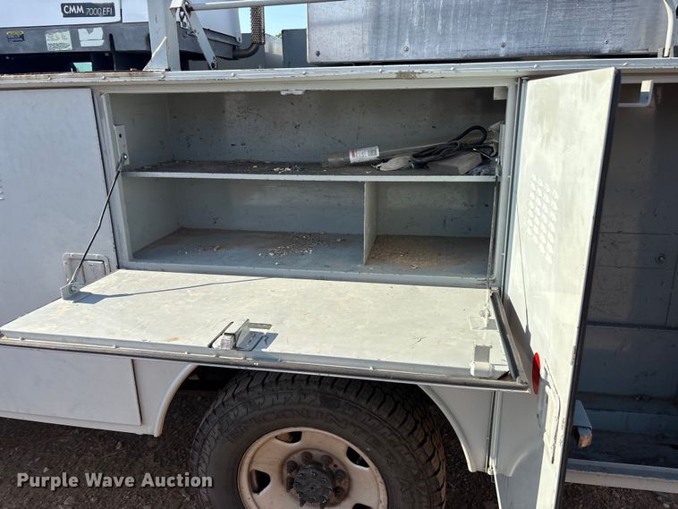 image for item EM5067 2006 Ford F350 Super Duty XL utility bed pickup truck