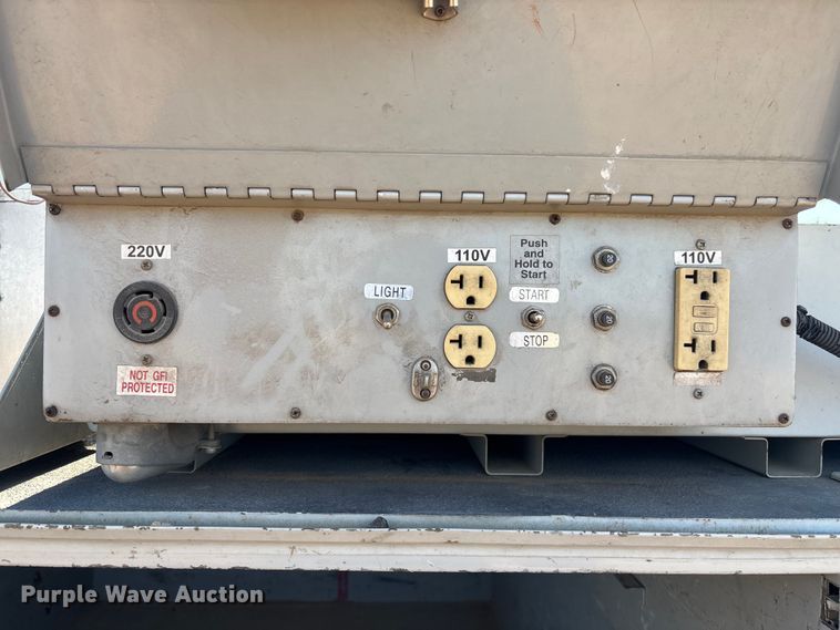 image for item EM5067 2006 Ford F350 Super Duty XL utility bed pickup truck