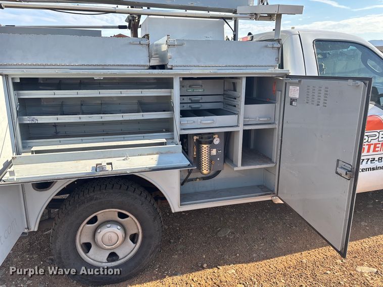 image for item EM5067 2006 Ford F350 Super Duty XL utility bed pickup truck