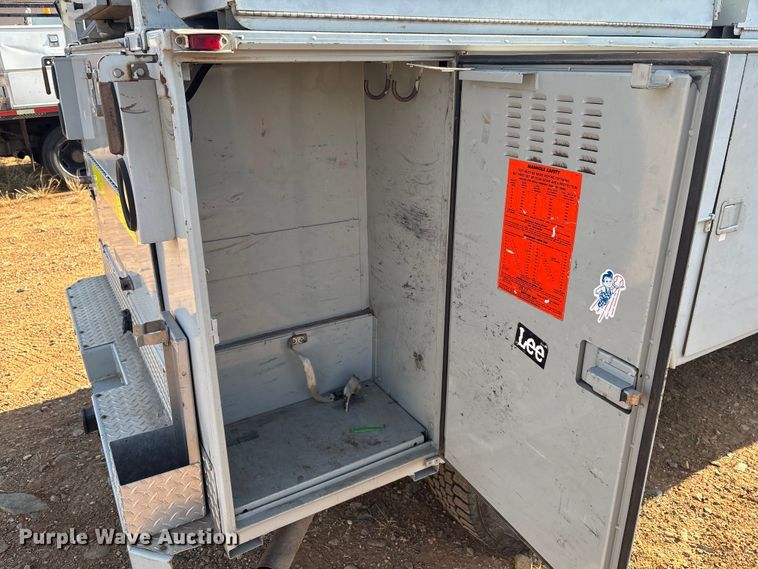 image for item EM5067 2006 Ford F350 Super Duty XL utility bed pickup truck