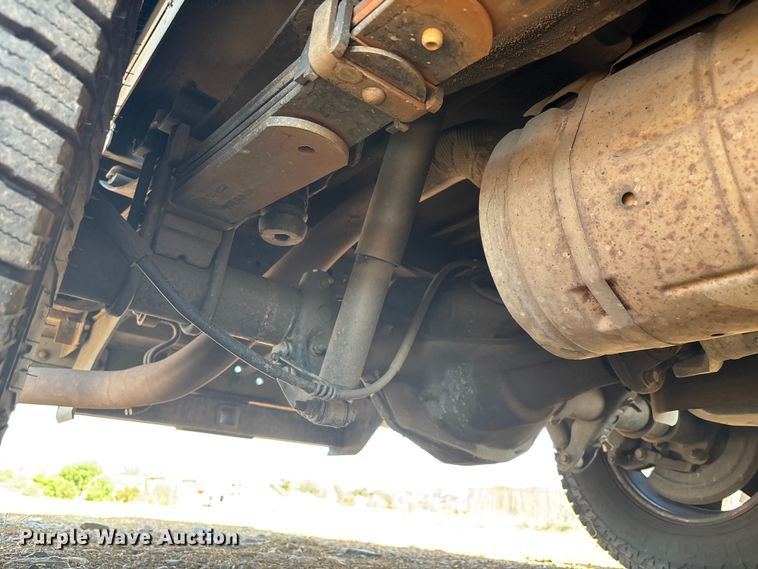 image for item EM5067 2006 Ford F350 Super Duty XL utility bed pickup truck