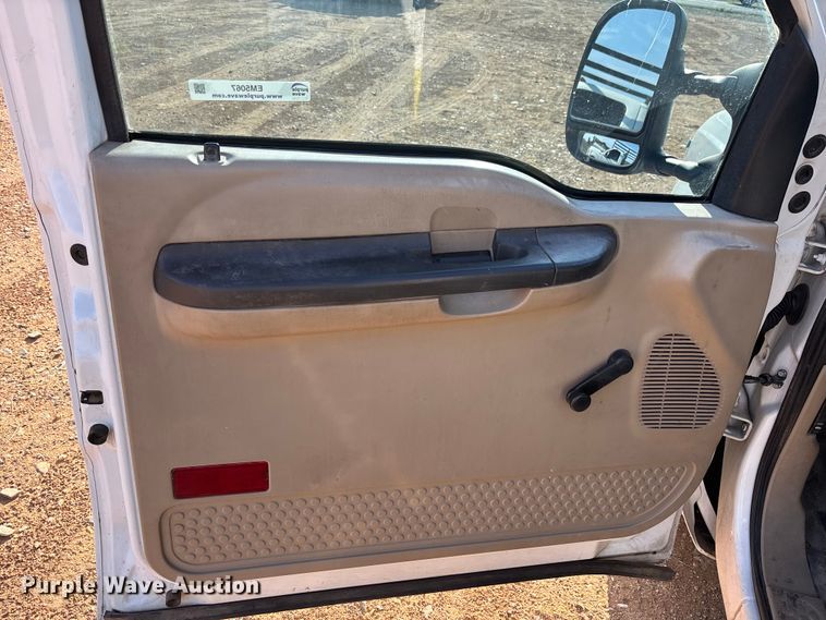 image for item EM5067 2006 Ford F350 Super Duty XL utility bed pickup truck