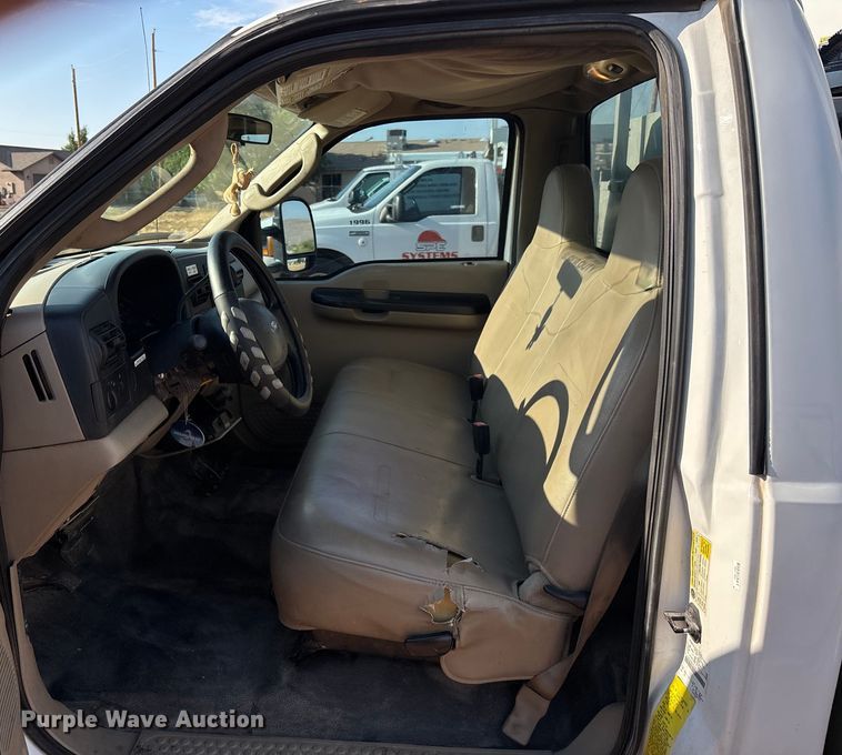 image for item EM5067 2006 Ford F350 Super Duty XL utility bed pickup truck