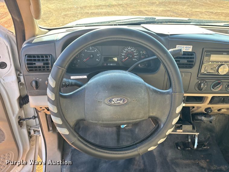 image for item EM5067 2006 Ford F350 Super Duty XL utility bed pickup truck