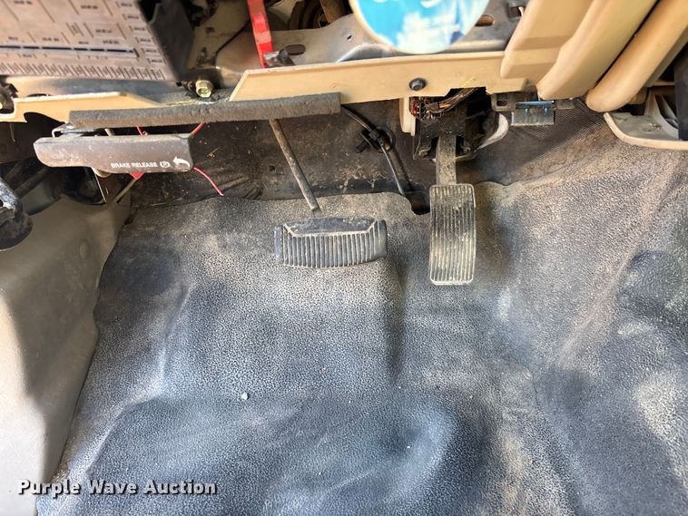 image for item EM5067 2006 Ford F350 Super Duty XL utility bed pickup truck