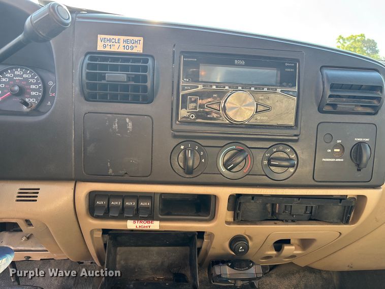 image for item EM5067 2006 Ford F350 Super Duty XL utility bed pickup truck