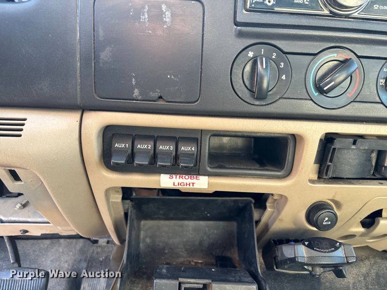 image for item EM5067 2006 Ford F350 Super Duty XL utility bed pickup truck