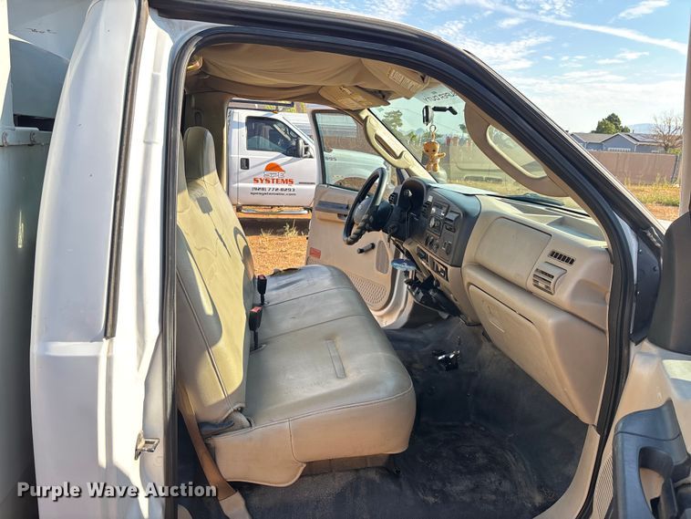 image for item EM5067 2006 Ford F350 Super Duty XL utility bed pickup truck