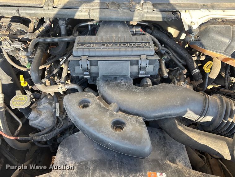 image for item EM5067 2006 Ford F350 Super Duty XL utility bed pickup truck