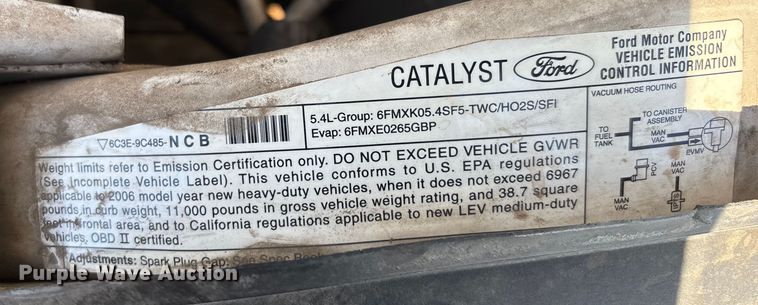 image for item EM5067 2006 Ford F350 Super Duty XL utility bed pickup truck