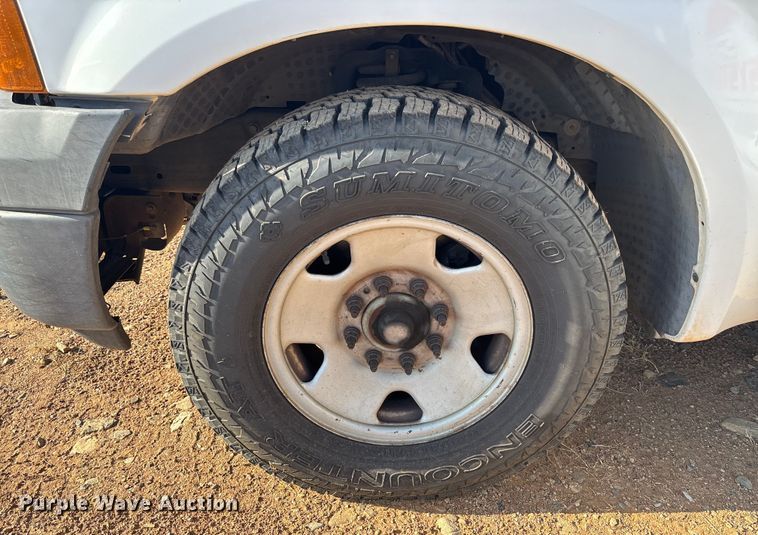 image for item EM5067 2006 Ford F350 Super Duty XL utility bed pickup truck