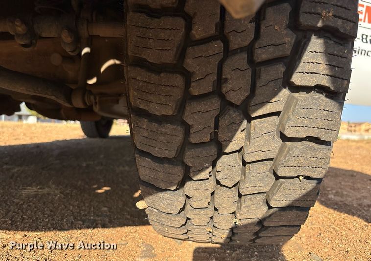 image for item EM5067 2006 Ford F350 Super Duty XL utility bed pickup truck