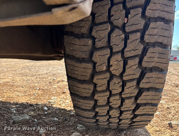 image for item EM5067 2006 Ford F350 Super Duty XL utility bed pickup truck