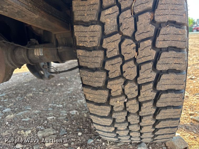 image for item EM5067 2006 Ford F350 Super Duty XL utility bed pickup truck