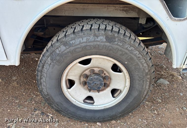 image for item EM5067 2006 Ford F350 Super Duty XL utility bed pickup truck