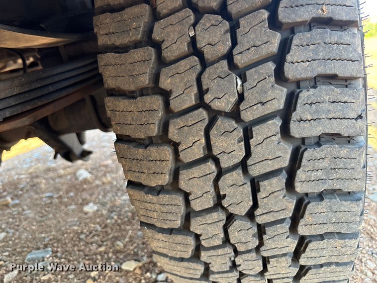 image for item EM5067 2006 Ford F350 Super Duty XL utility bed pickup truck