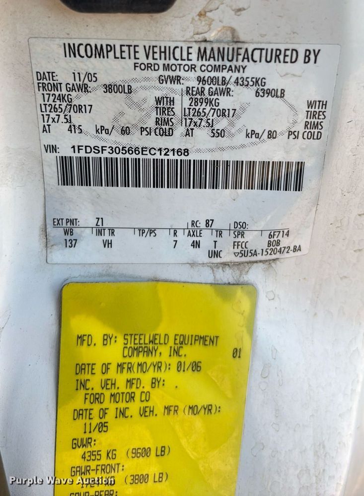 image for item EM5067 2006 Ford F350 Super Duty XL utility bed pickup truck