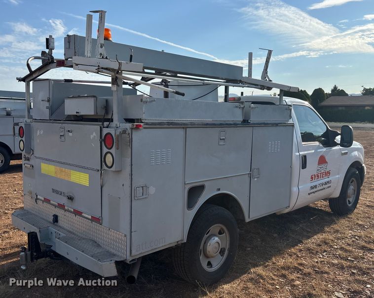 image for item EM5068 2006 Ford F350 Super Duty XL utility bed pickup truck