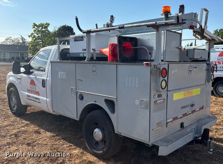 image for item EM5068 2006 Ford F350 Super Duty XL utility bed pickup truck