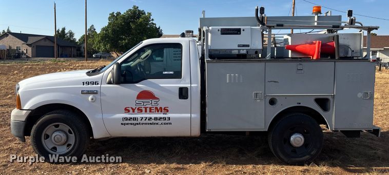 image for item EM5068 2006 Ford F350 Super Duty XL utility bed pickup truck