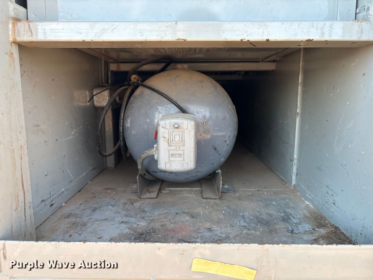 image for item EM5068 2006 Ford F350 Super Duty XL utility bed pickup truck