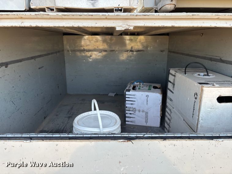 image for item EM5068 2006 Ford F350 Super Duty XL utility bed pickup truck