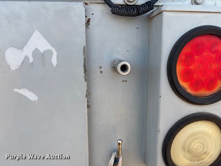 image for item EM5068 2006 Ford F350 Super Duty XL utility bed pickup truck