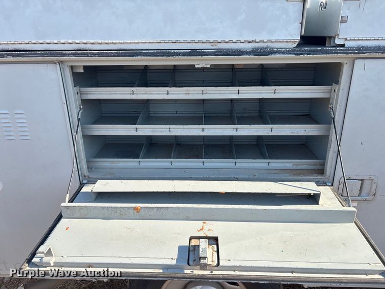 image for item EM5068 2006 Ford F350 Super Duty XL utility bed pickup truck