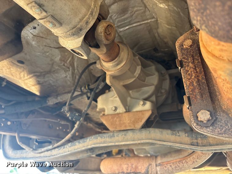 image for item EM5068 2006 Ford F350 Super Duty XL utility bed pickup truck