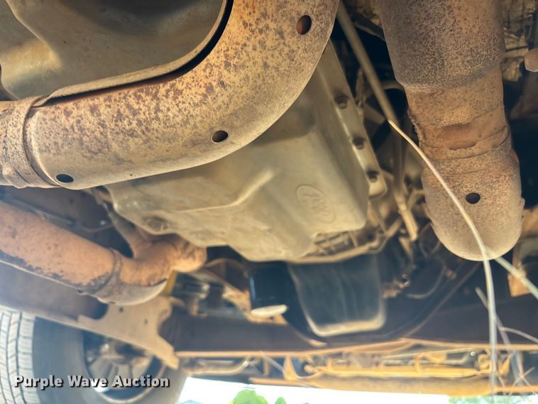 image for item EM5068 2006 Ford F350 Super Duty XL utility bed pickup truck