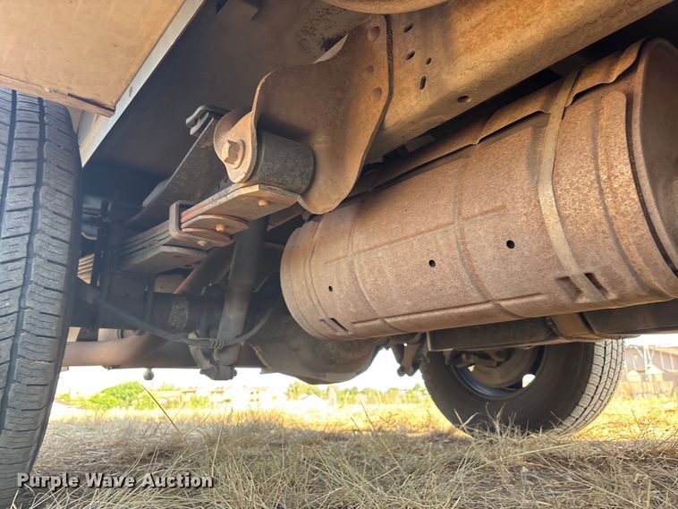 image for item EM5068 2006 Ford F350 Super Duty XL utility bed pickup truck