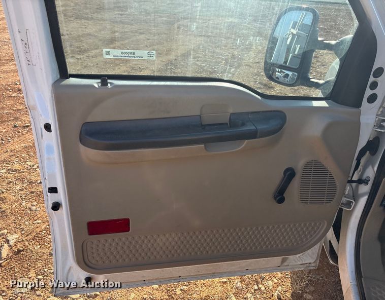 image for item EM5068 2006 Ford F350 Super Duty XL utility bed pickup truck