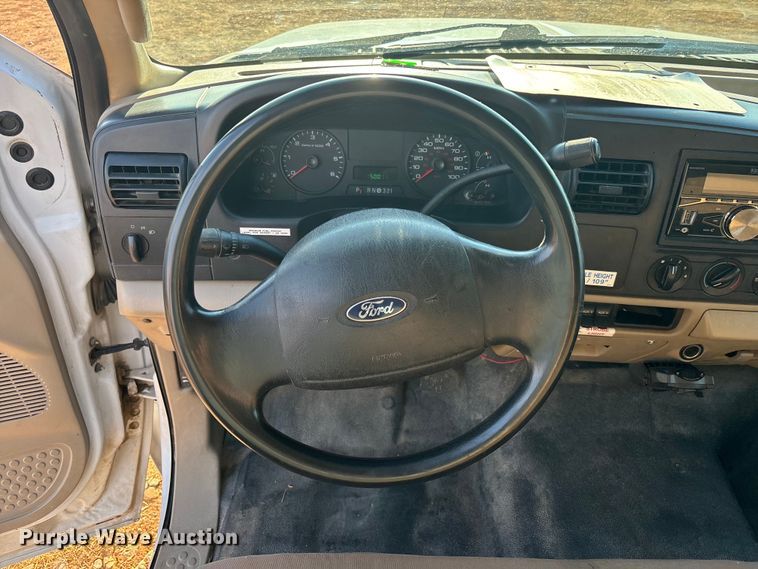 image for item EM5068 2006 Ford F350 Super Duty XL utility bed pickup truck