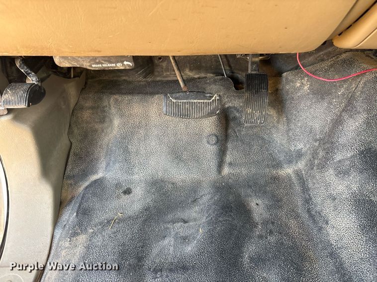 image for item EM5068 2006 Ford F350 Super Duty XL utility bed pickup truck