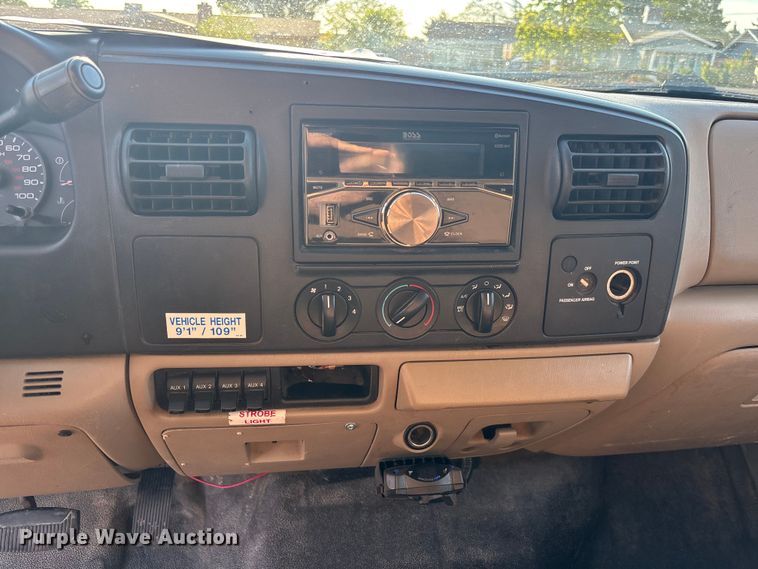 image for item EM5068 2006 Ford F350 Super Duty XL utility bed pickup truck